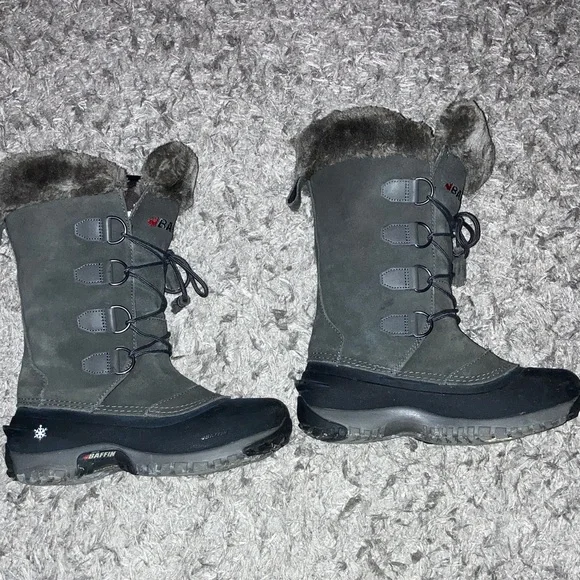 Baffin Women's Kristi Insulated Suede Winter Boots gray black warm size 6 tall - Picture 2 of 7